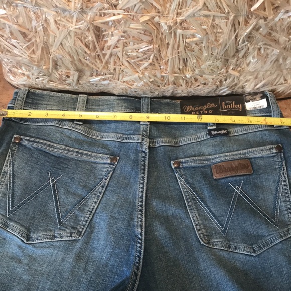 Wrangler retro Bailey high-rise denim shorts - Picture 12 of 12